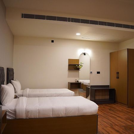 The Continental Inn & Suites Mysore Extérieur photo
