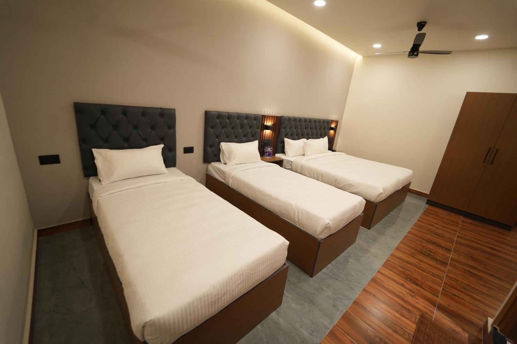 The Continental Inn & Suites Mysore Extérieur photo