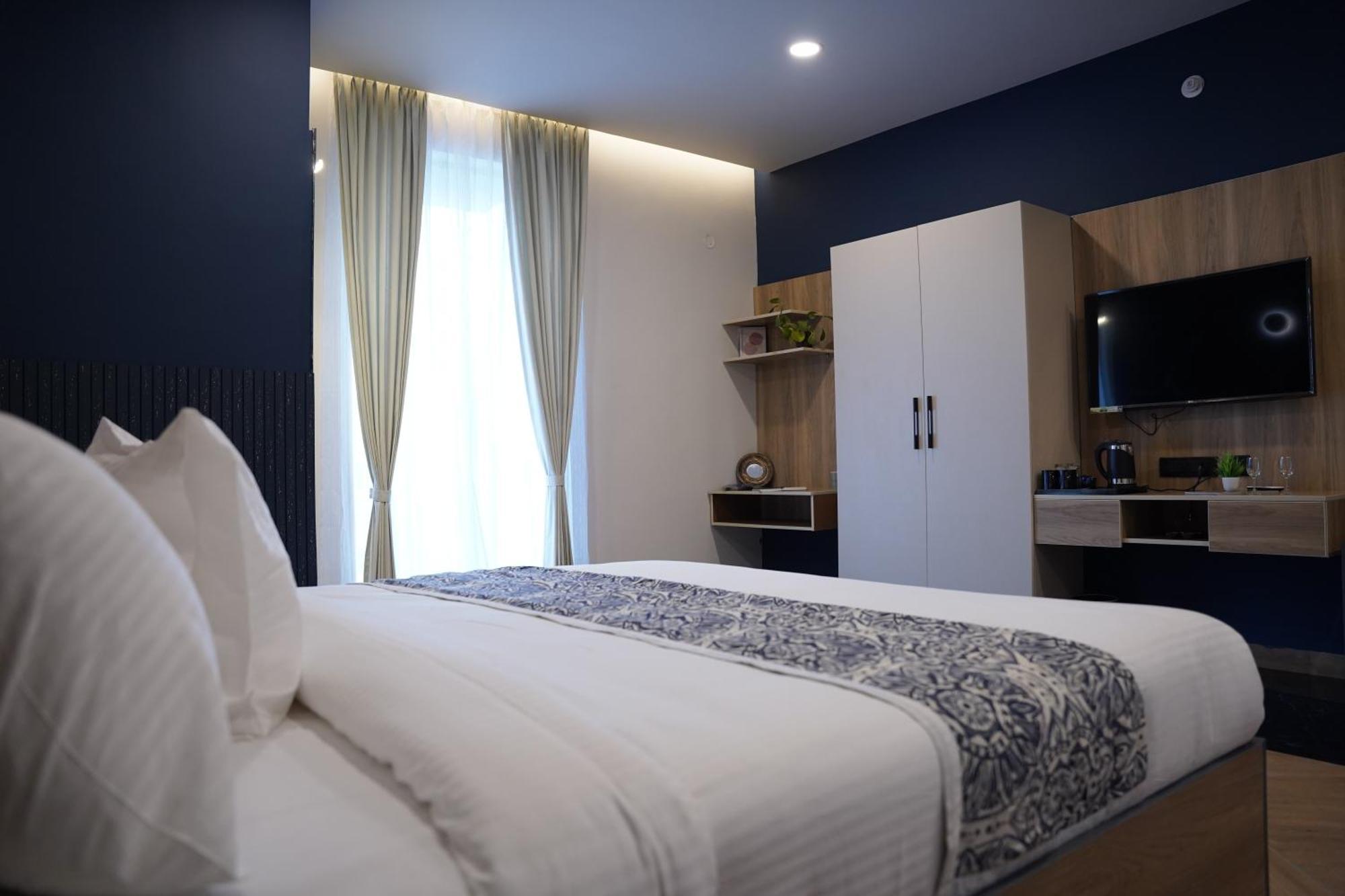 The Continental Inn & Suites Mysore Extérieur photo
