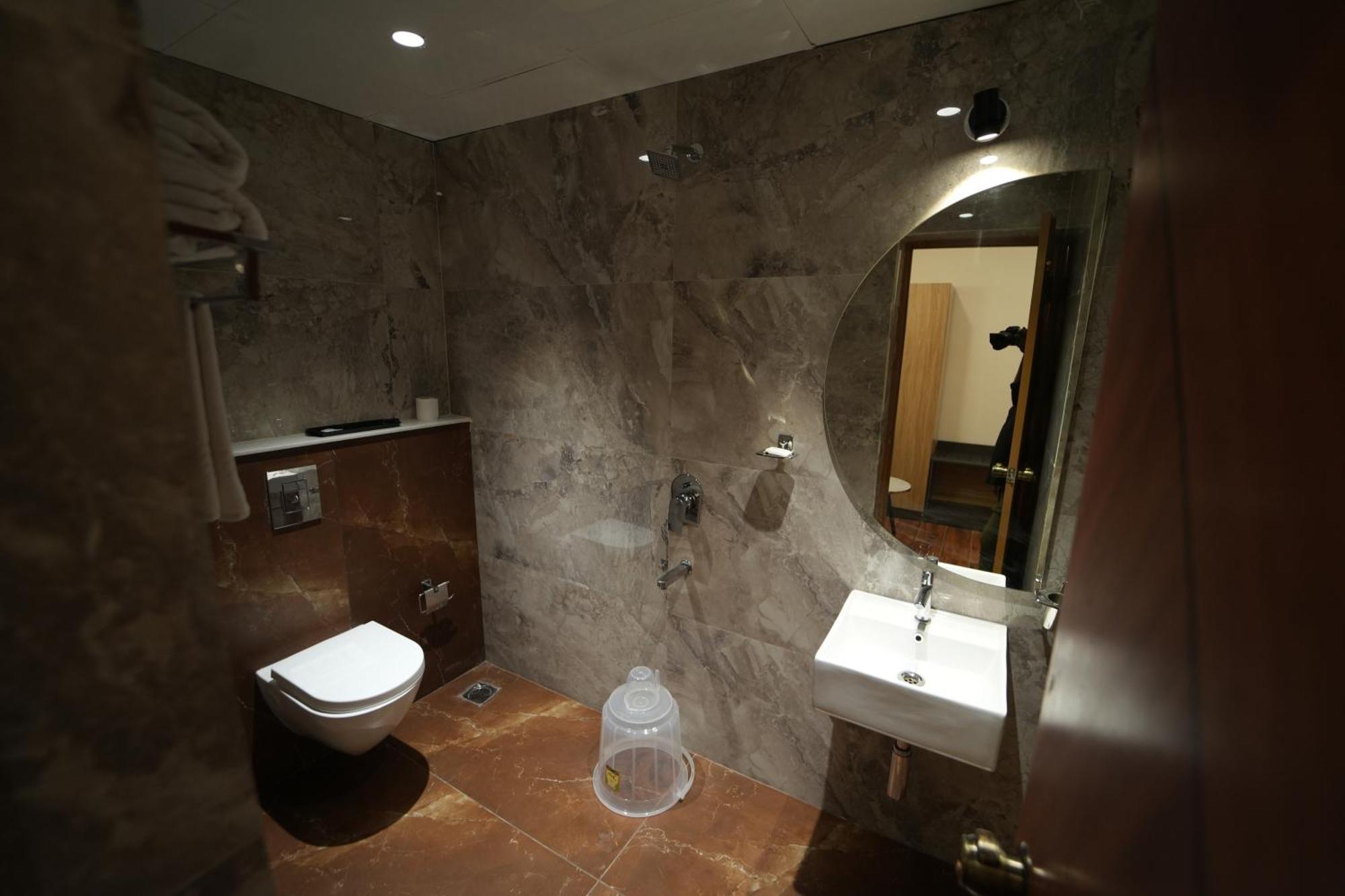 The Continental Inn & Suites Mysore Extérieur photo