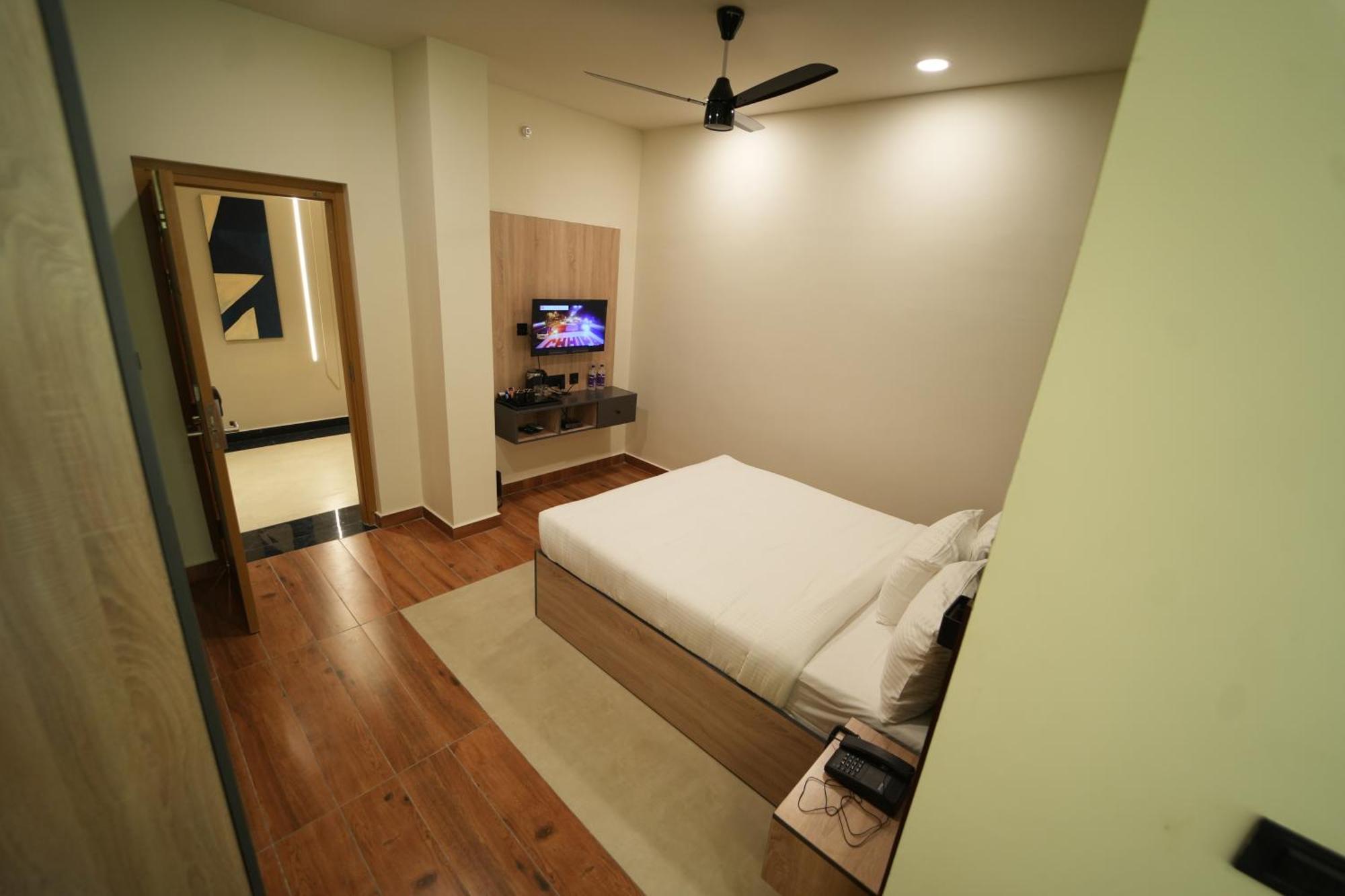The Continental Inn & Suites Mysore Extérieur photo