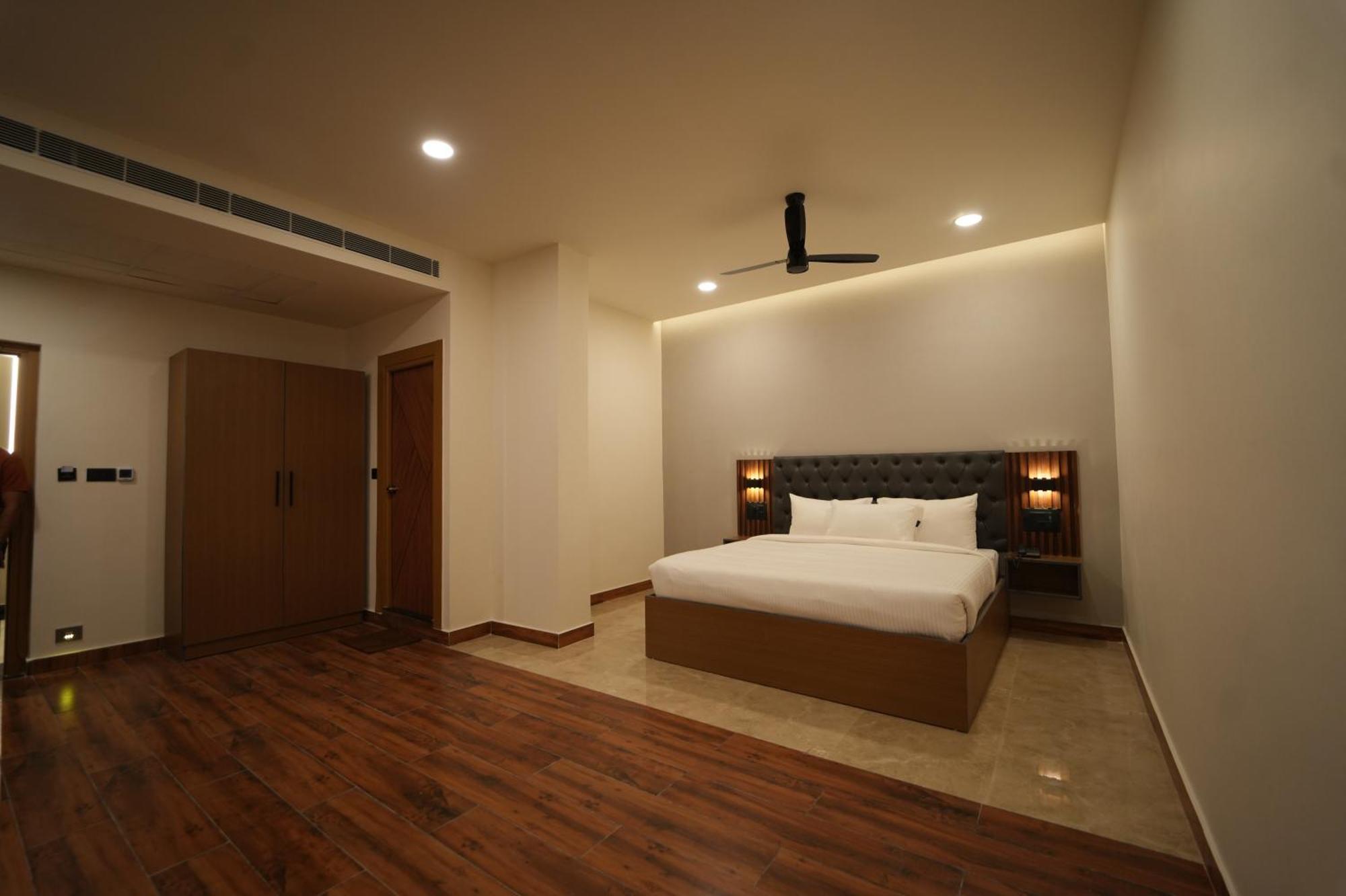The Continental Inn & Suites Mysore Extérieur photo