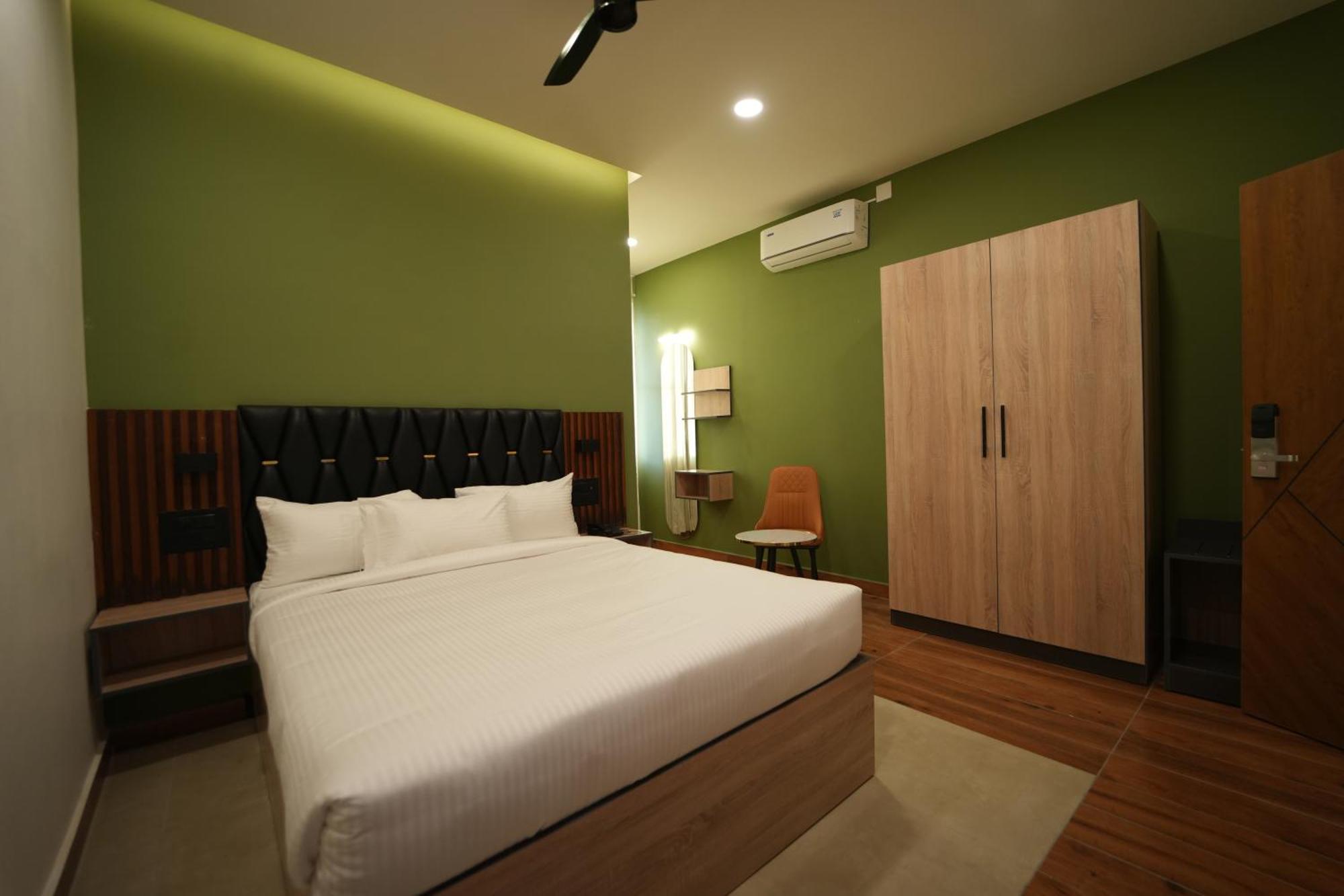 The Continental Inn & Suites Mysore Extérieur photo