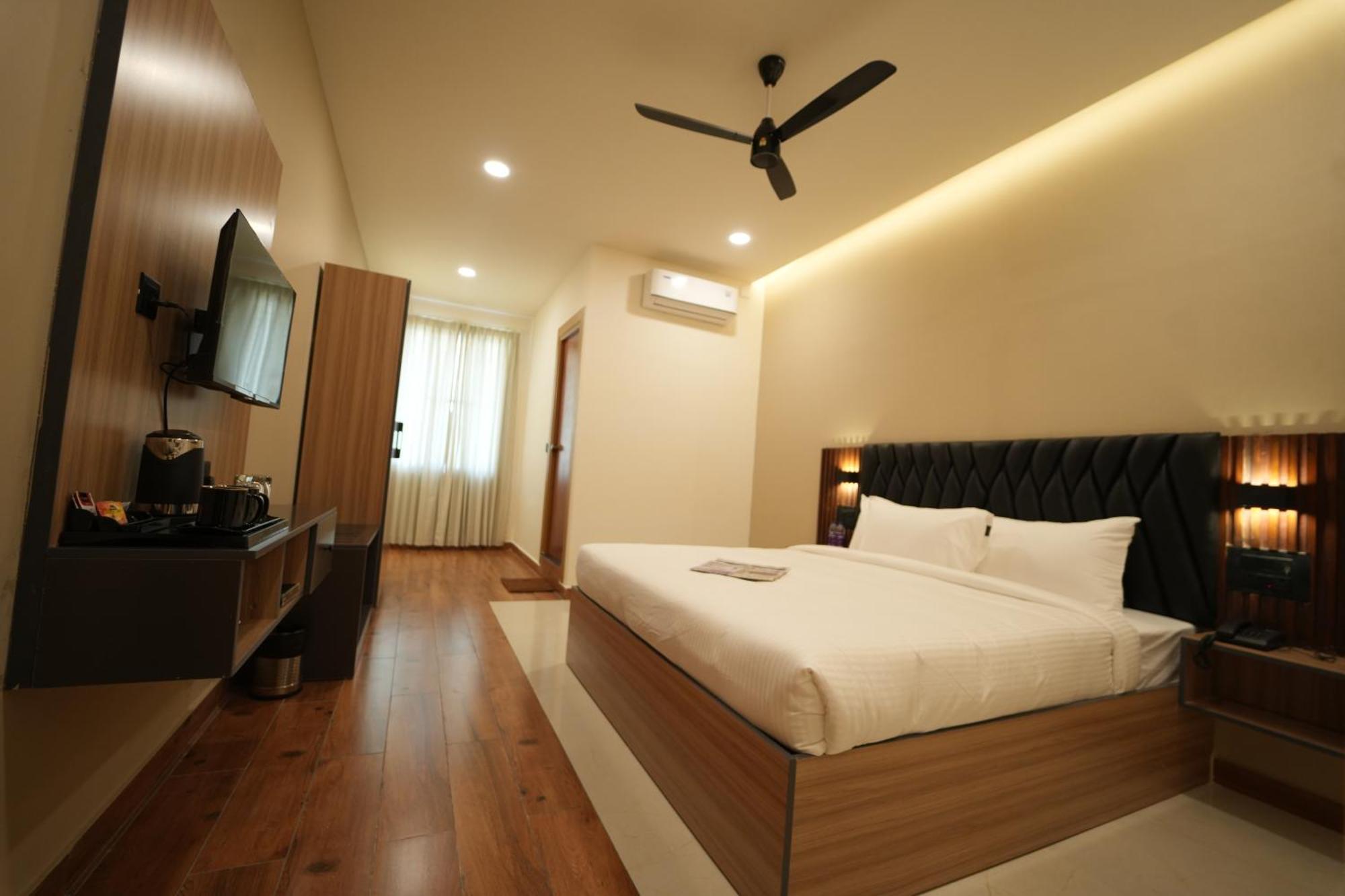 The Continental Inn & Suites Mysore Extérieur photo