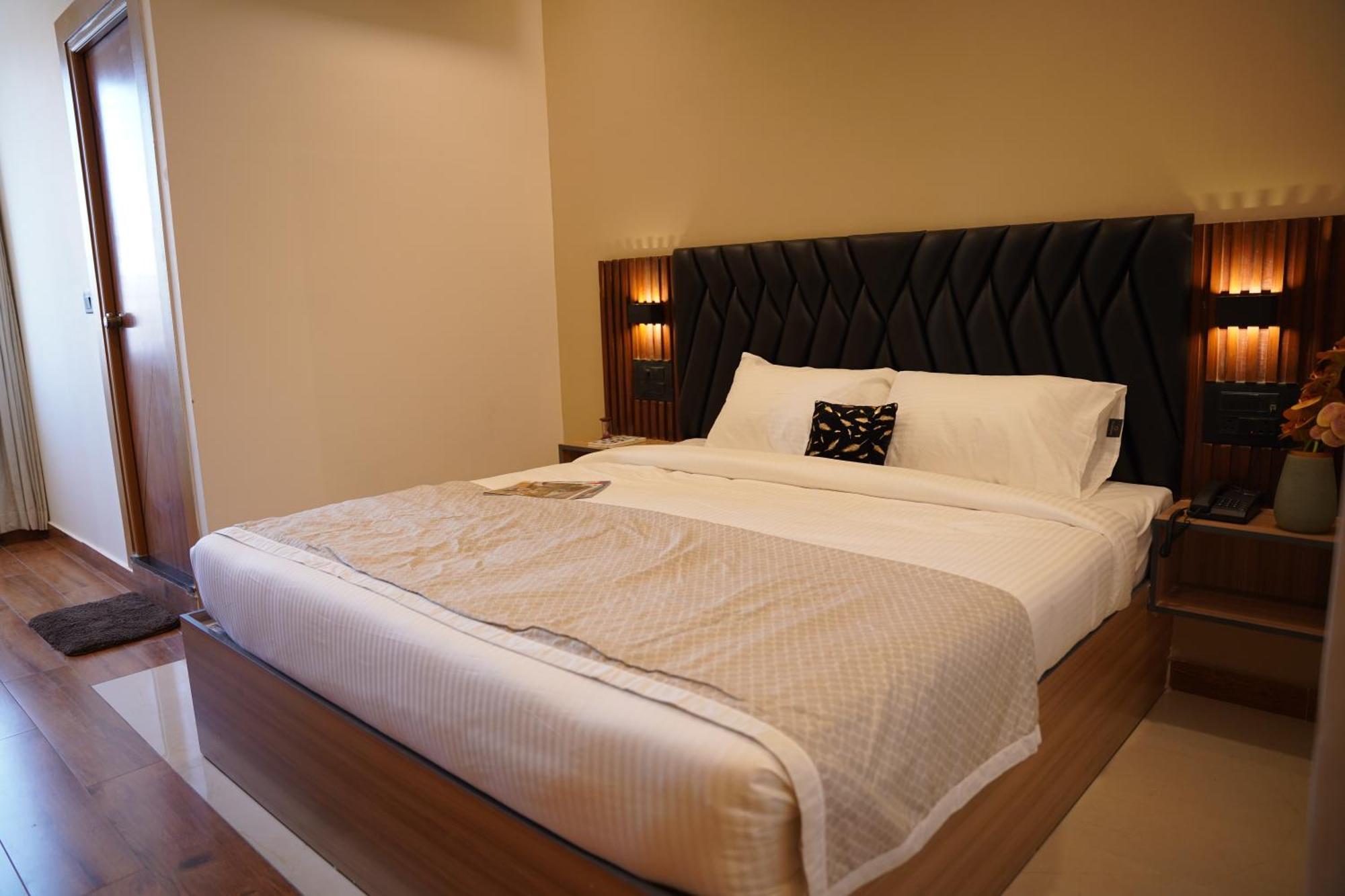 The Continental Inn & Suites Mysore Extérieur photo