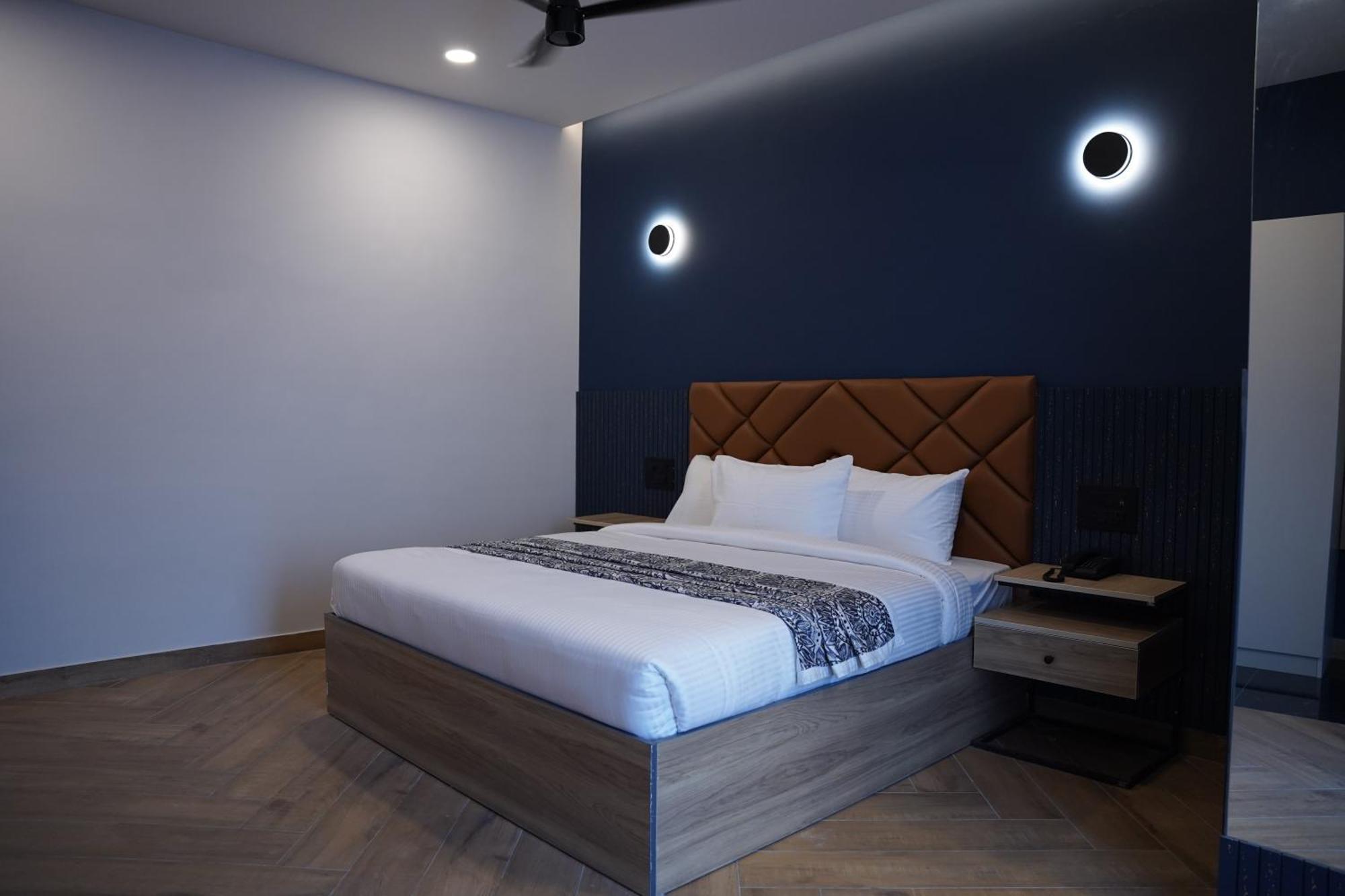 The Continental Inn & Suites Mysore Extérieur photo